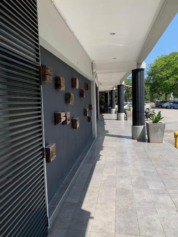 T+ Hotel Сунгай Петани Екстериор снимка