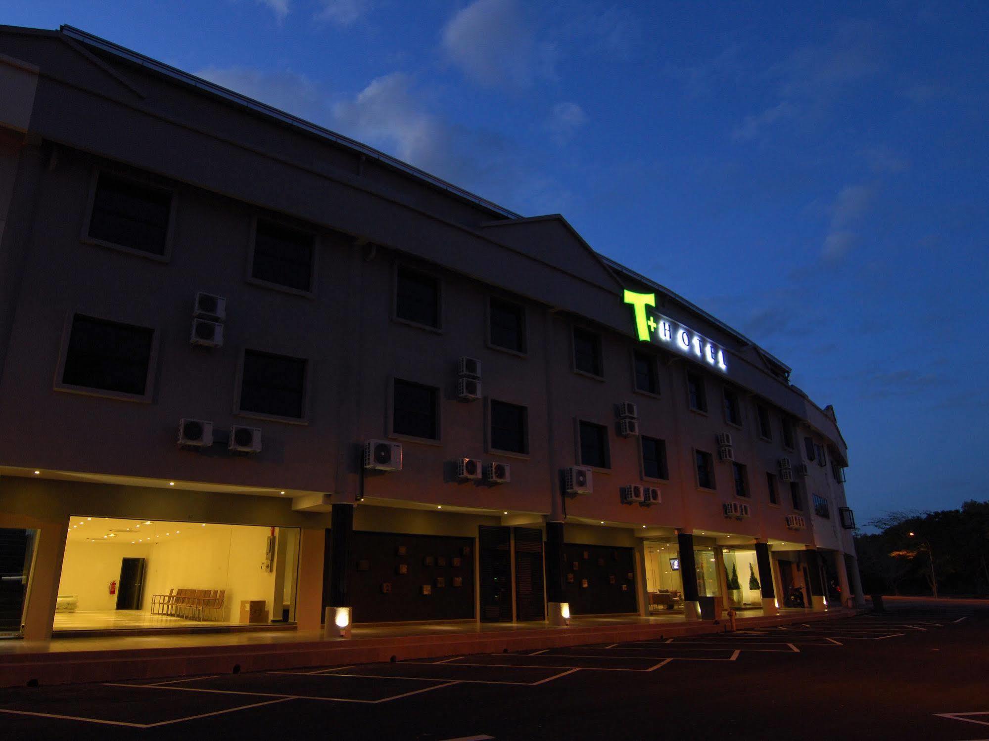 T+ Hotel Сунгай Петани Екстериор снимка
