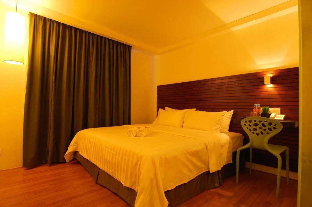 T+ Hotel Сунгай Петани Екстериор снимка